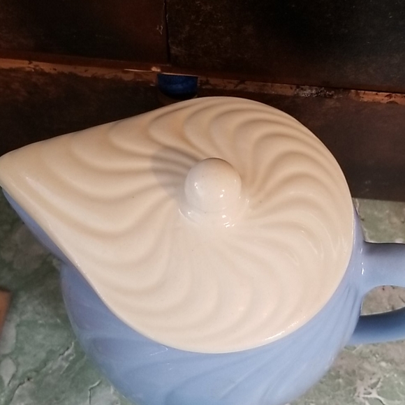 VTG USA Pottery Small Pitcher with Lid - Picture 2 of 5